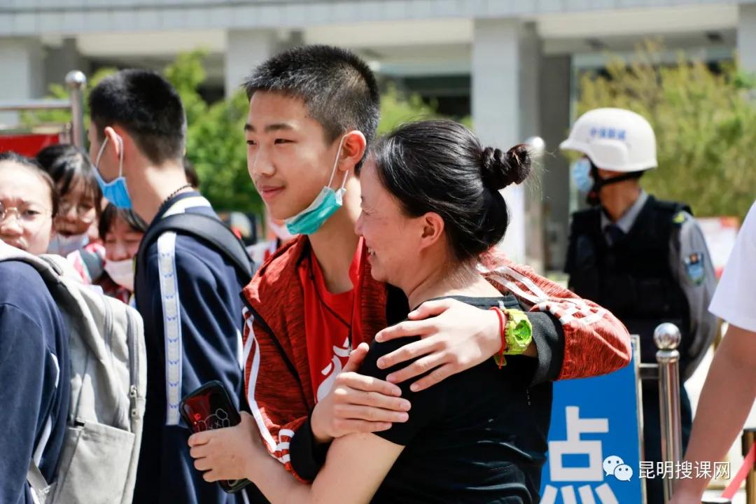 中考送考的家长给孩子说的话,中考是学校送考还是家长送好