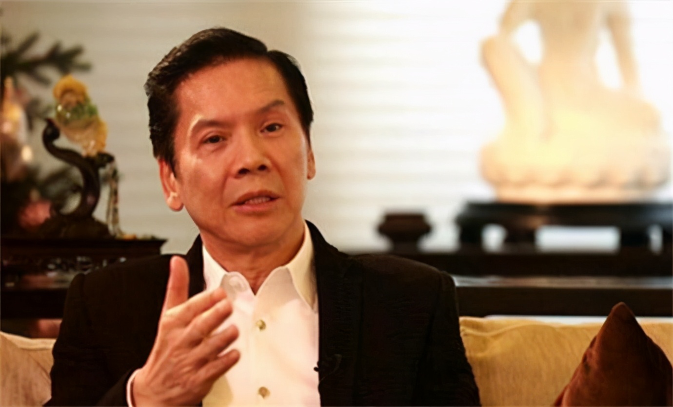 逼成龙下跪、掌掴曾志伟、封杀张柏芝?深扒向氏夫妇叱咤港圈史