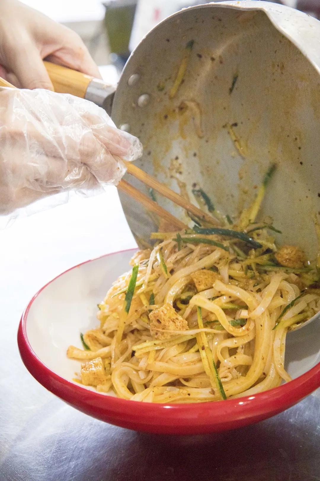 人均8元的奶茶店,人均8块的小吃