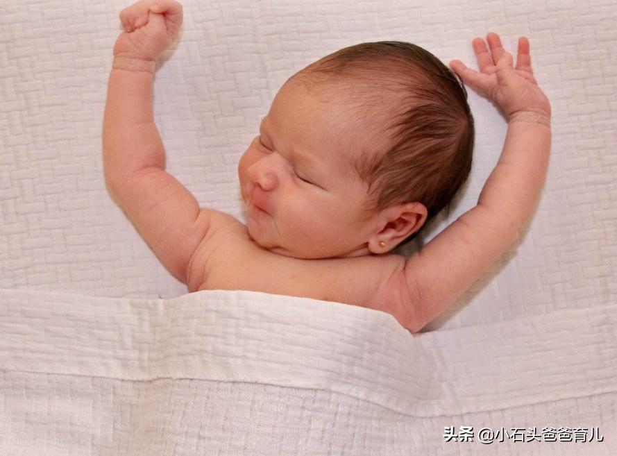 娃吓着了半夜惊醒大哭怎么处理,监控下宝宝做噩梦大哭惊醒