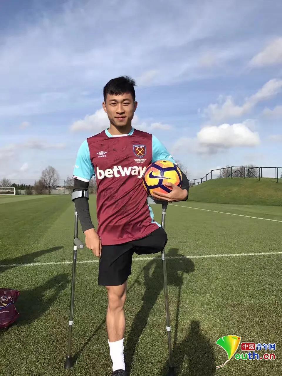 没有双脚足球倒钩,独腿球王何忆义倒钩