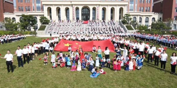 青岛cbd超燃快闪献礼海军节,我和我的祖国快闪青岛学校