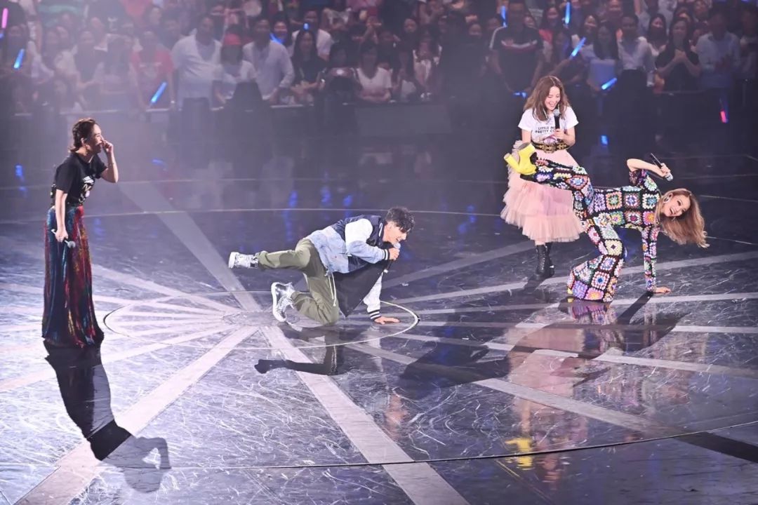 容祖儿张学友刘德华,容祖儿演唱会刘德华出场