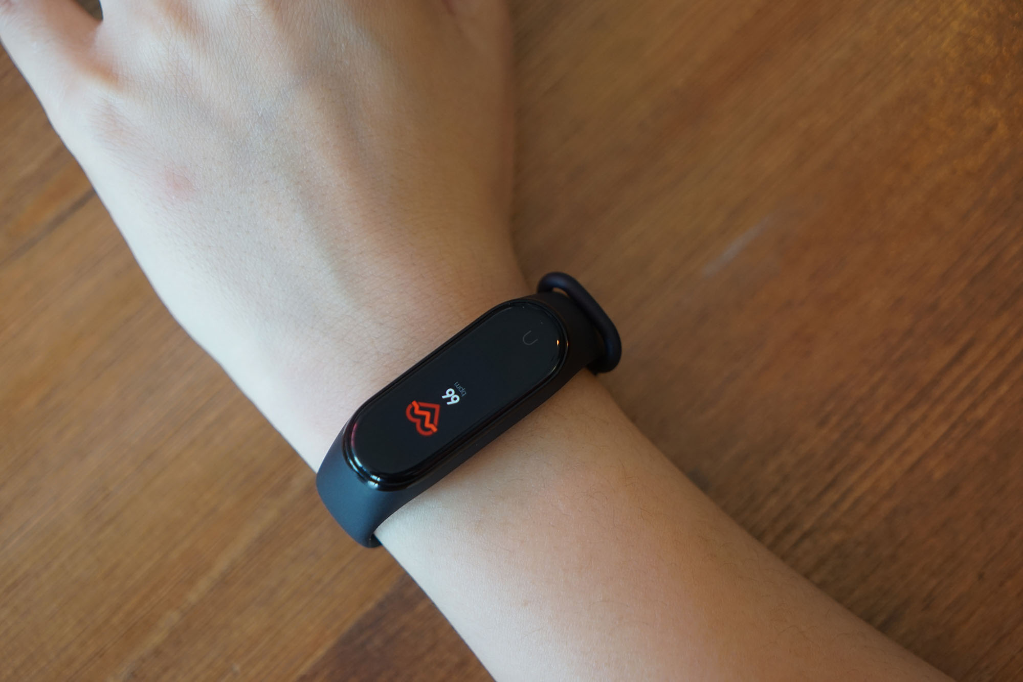 小米手环4和荣耀手环5对比视频,荣耀手环5和小米4手环有什么区别