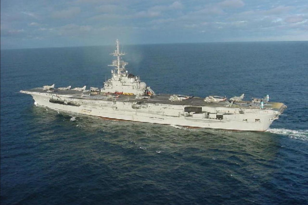 南半球再无航空母舰！巴西贱卖老古董，每吨250元，出售海军独苗