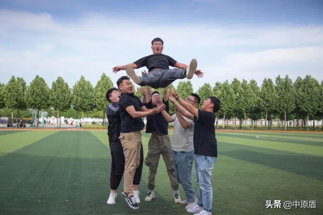 大片来袭！河南各高校凹造型毕业照绝对惊艳到你