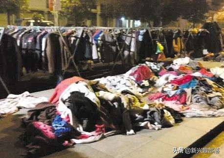 靠摆地摊卖女装起家,卖旧衣服到底挣不挣钱