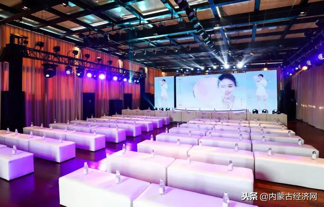 蒙牛携“纯”新之作深耕社交零售——蒙牛凝纯闪耀上海外滩