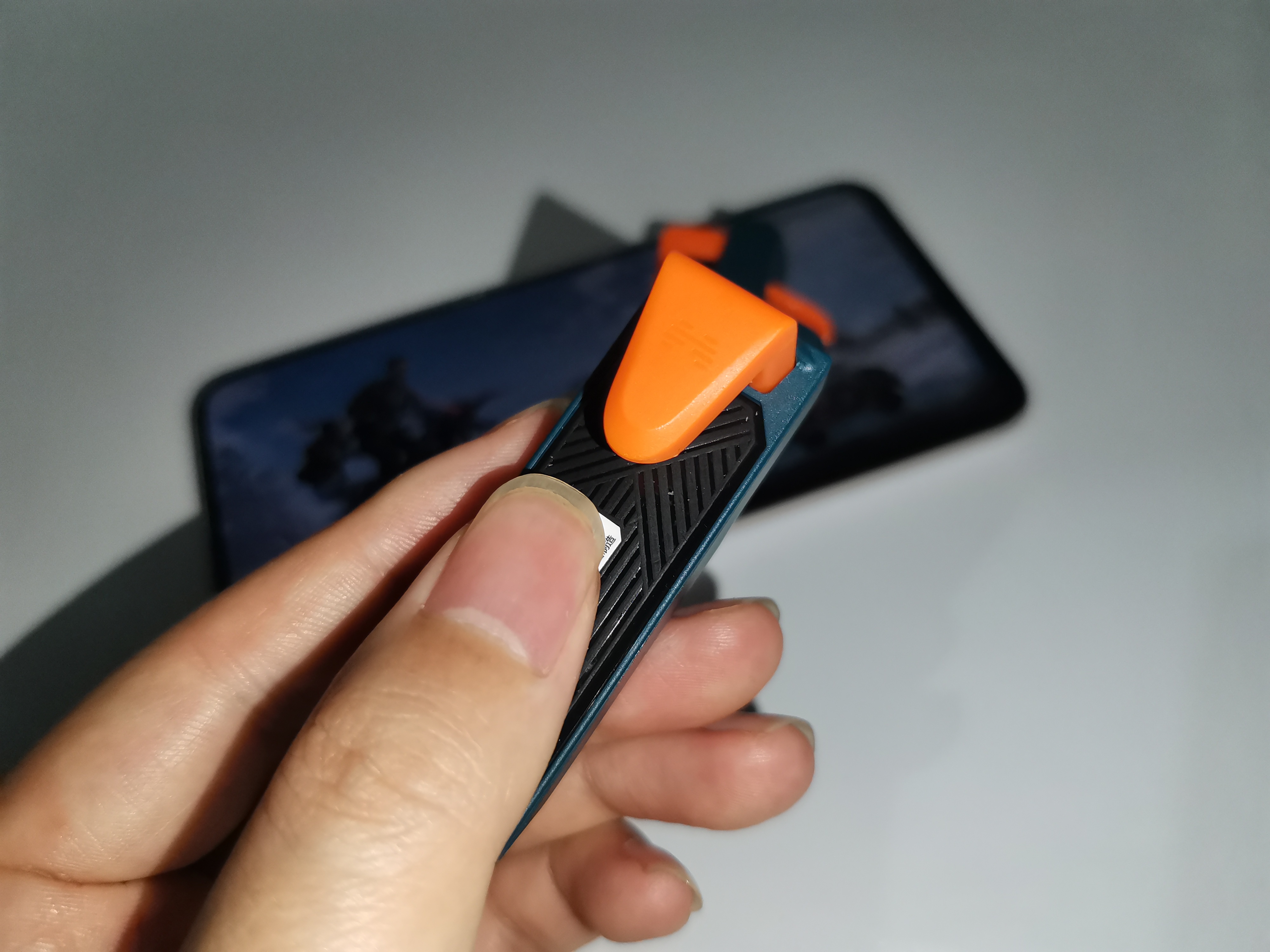 吃鸡神器6指操作键位设置手机,吃鸡神器6指键位操作设置