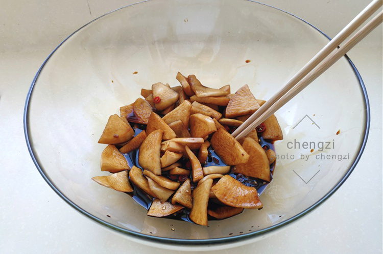 腌萝卜酸脆可口一吃就停不下来,教你快速腌萝卜酸辣脆爽做法简单