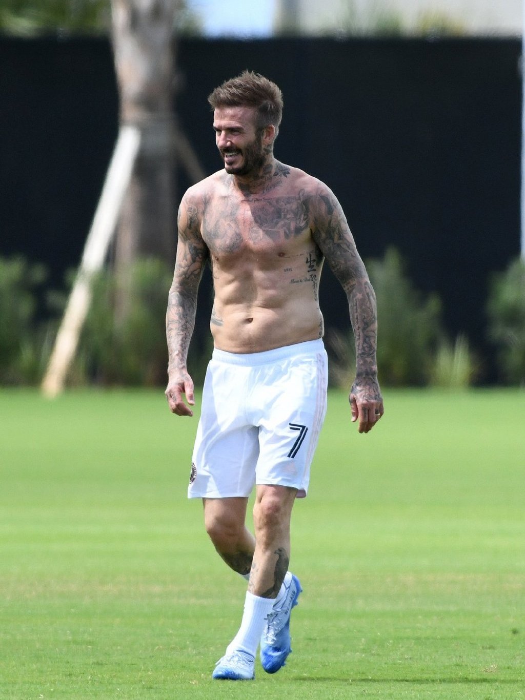 45岁贝克汉姆颜值巅峰,贝克汉姆三儿子肌肉