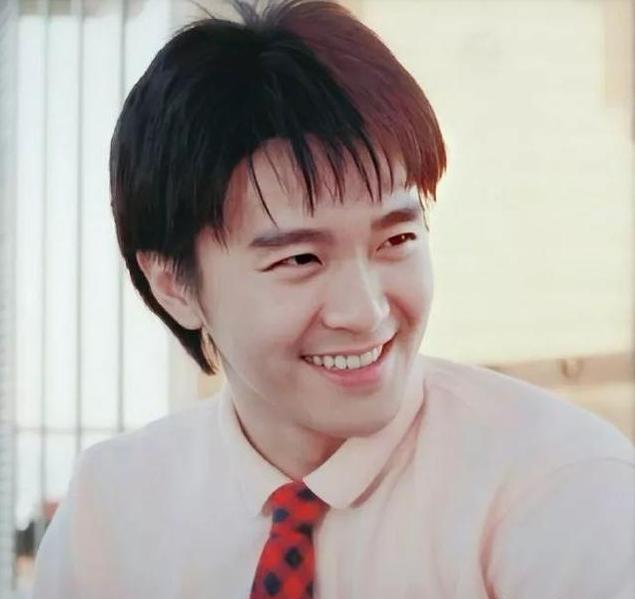 周星驰白发落泪视频,周星驰满头白发