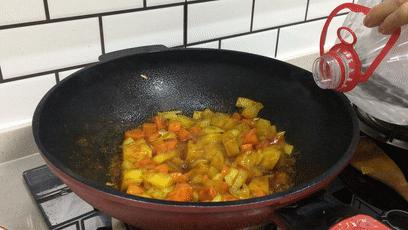 呷哺酱料怎么调好吃,大食堂自制食物简单做法