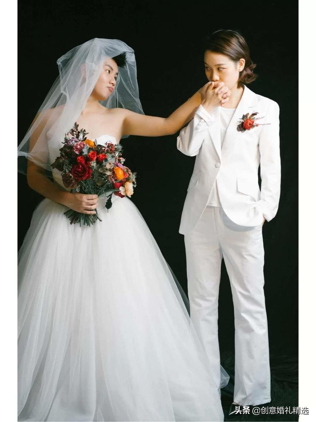 室内婚纱照的风格推荐自己在家拍,拍一套父母年代的婚纱照抖音