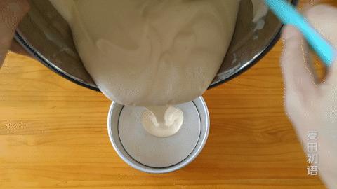 戚风蛋糕凹底和塌陷是怎么回事,做戚风蛋糕不塌陷的秘诀是啥