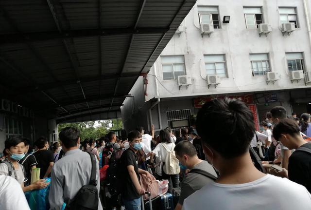 招暑假工一个月一般多少钱,今年的暑假工真的很便宜吗