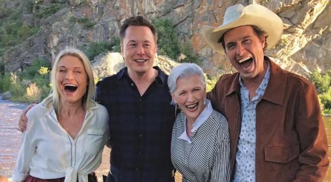 马斯克从小父母离异,特斯拉之父马斯克的童年