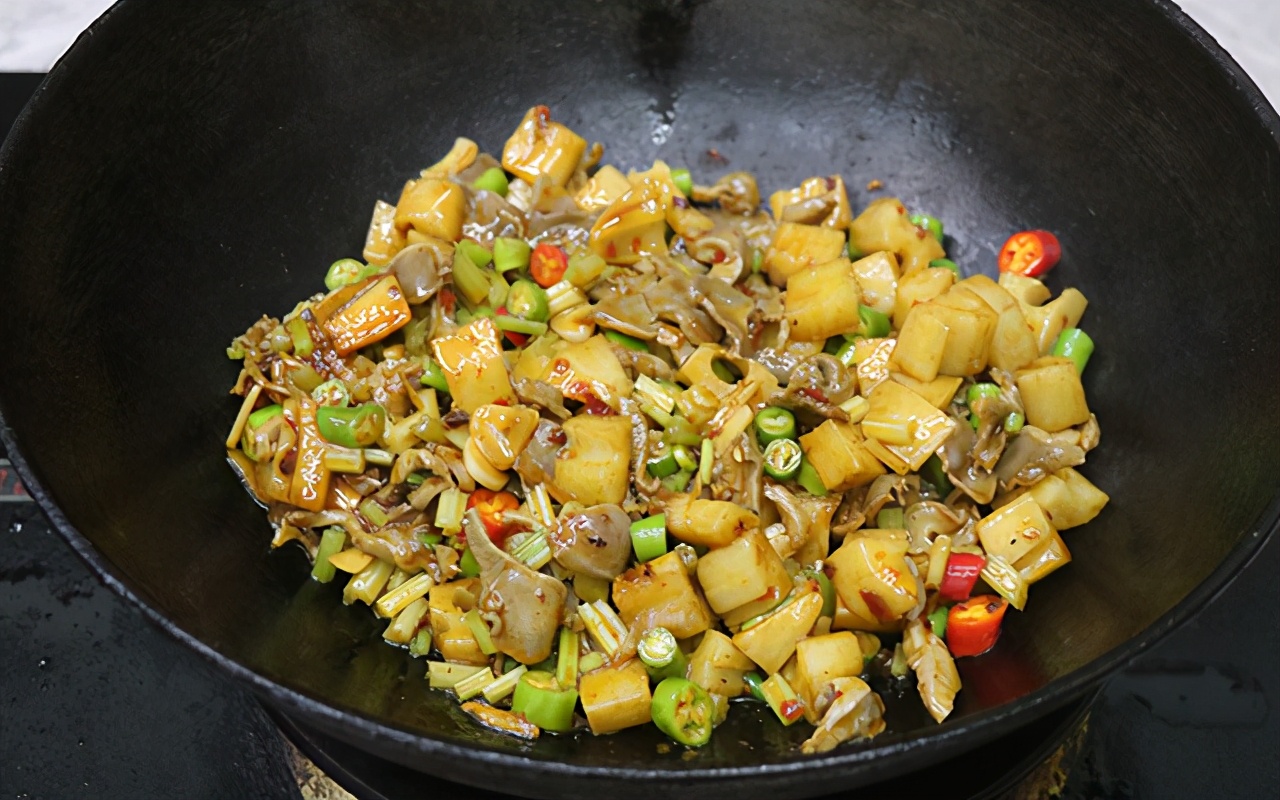 100个经典小炒菜芹菜炒鸡胗,无敌下饭菜酸辣鸡胗的做法