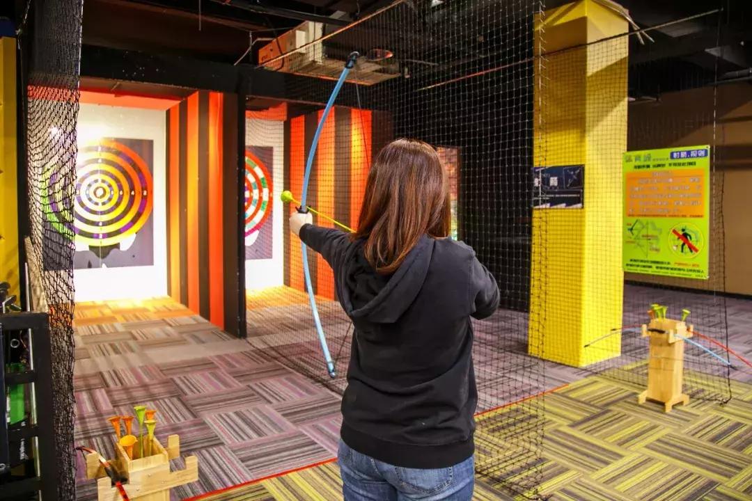 蹦床乐园闯关攀岩,蹦床馆嗨玩