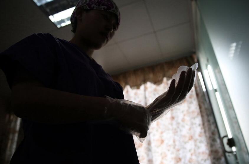 宫口开一公分是开几指,宫口开一指跟一公分一样