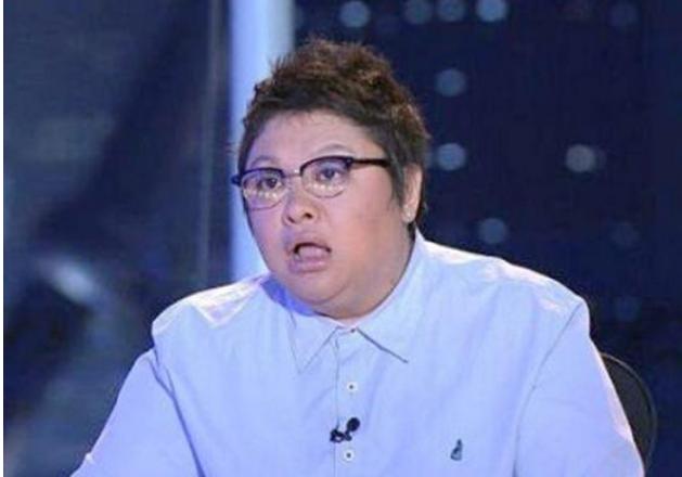 萨顶顶的“假唱转话筒事件”,萨顶顶假唱转话筒事件视频