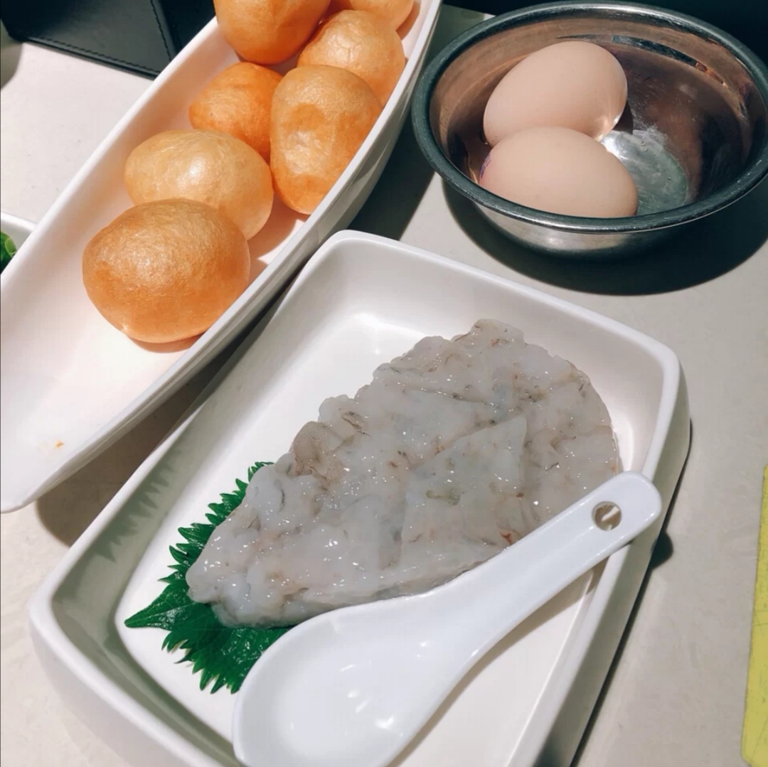 海底捞的服务真的很周到,海底捞的服务非常好英语