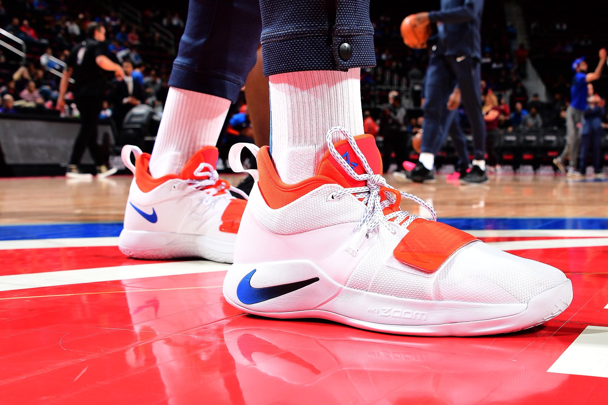 NBA今日球鞋精选：新配色UACurry5来了！库里穿它致敬老爹