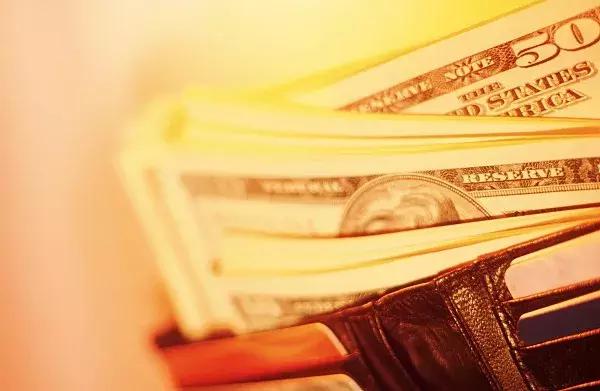 “香港人”又来？！贵阳女孩借来1600元给其付房费，却换来他一颗假钻戒！