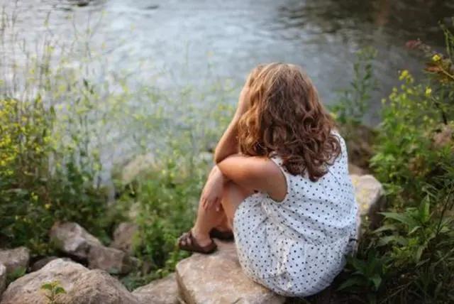 妈妈，同桌总是摸我，妈妈机智的回答，挽救了女儿的一生