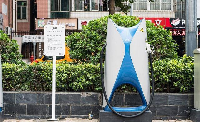 纯电动新能源车天天充电好吗,纯电动汽车剩余多少电充电好