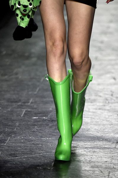 小猪佩奇踩水坑优秀案例,踩水坑小猪佩奇完整版