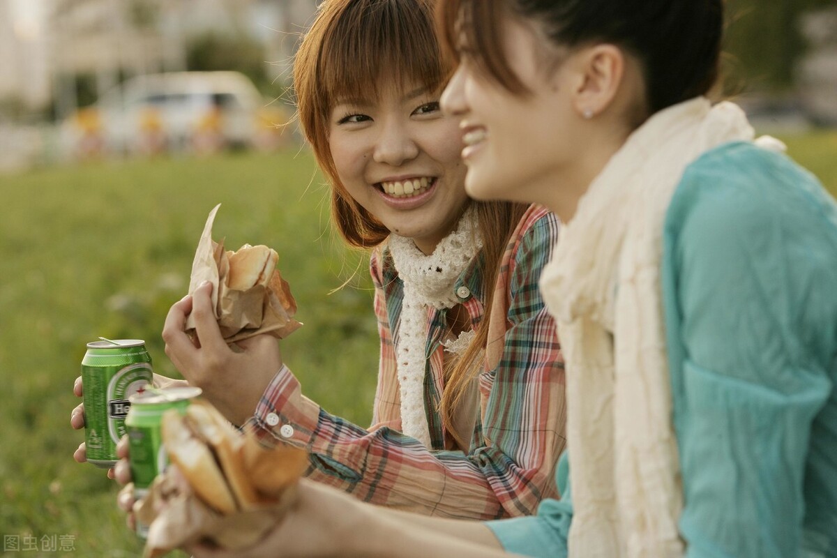 和大学室友关系不好被孤立怎么办,与室友关系不好怎么办