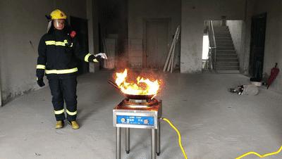 油锅起火倒凉油正确吗,油锅起火倒入凉油会怎样