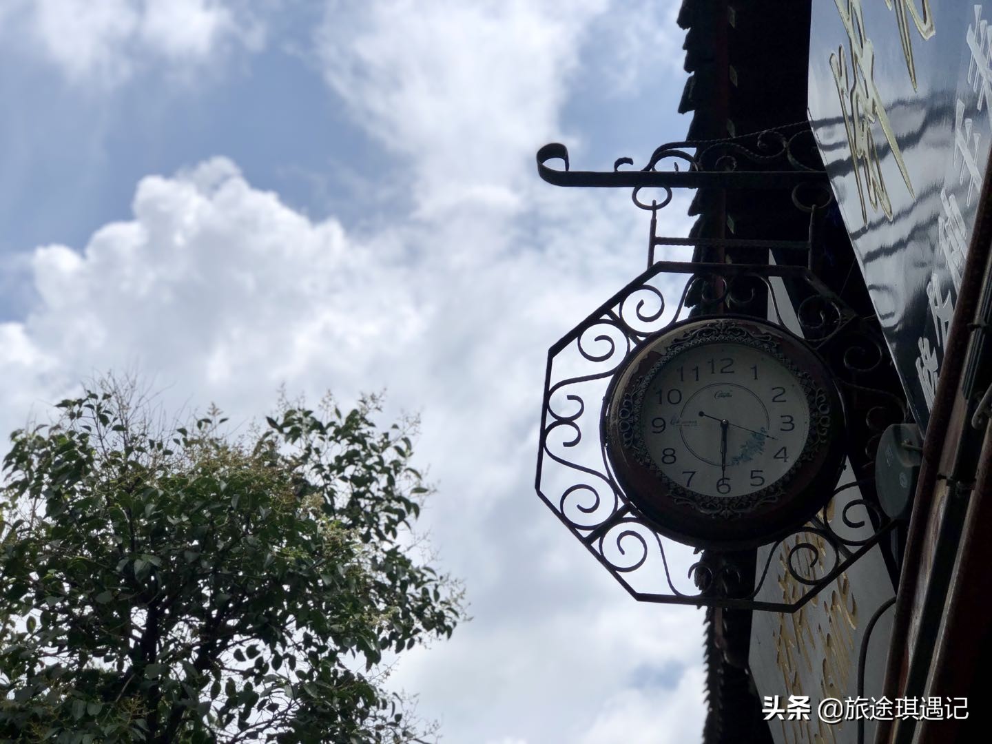 开封真正的千年老街,随着商业化入侵,老书店能否战胜铁板鱿鱼?