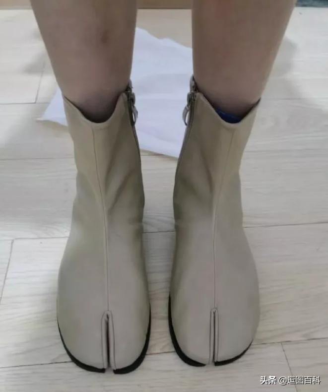 一脚踩进水坑系列,一脚踩进泥坑里那种感觉