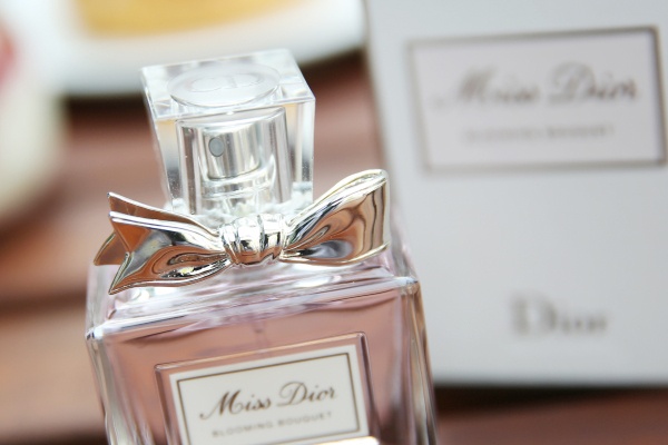香水8款零差评入门香水推荐,十大女生公认最好闻淡香的香水