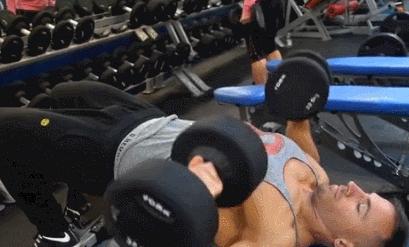 简单有效的哑铃锻炼方法,适合新手的哑铃的正确锻炼方法