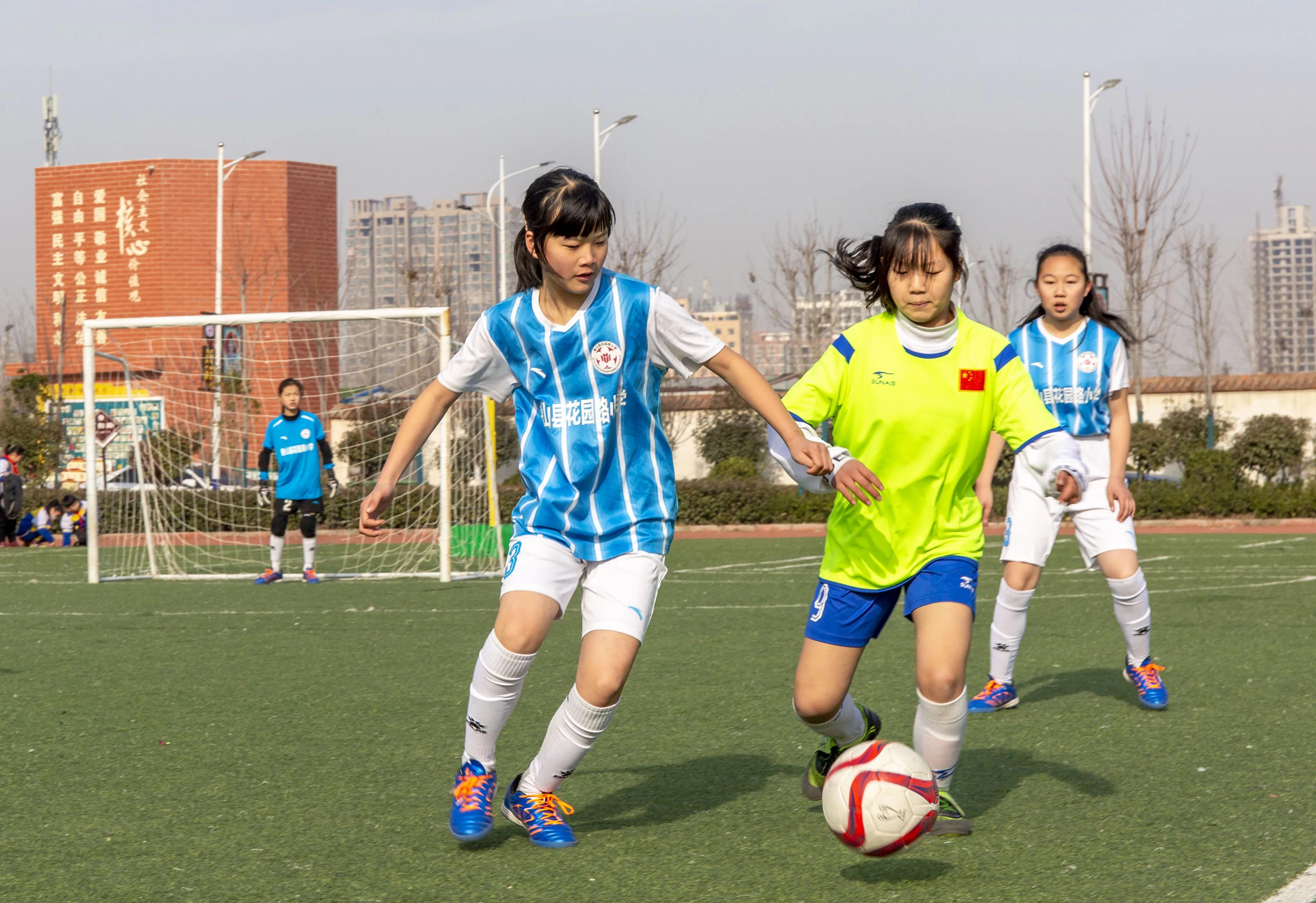 蹇箰瓒崇悆浼存垜鎴愰暱鍏崇埍鐣欏畧鍎跨,瓒崇悆閫佹暀涓嬩埂娲诲姩