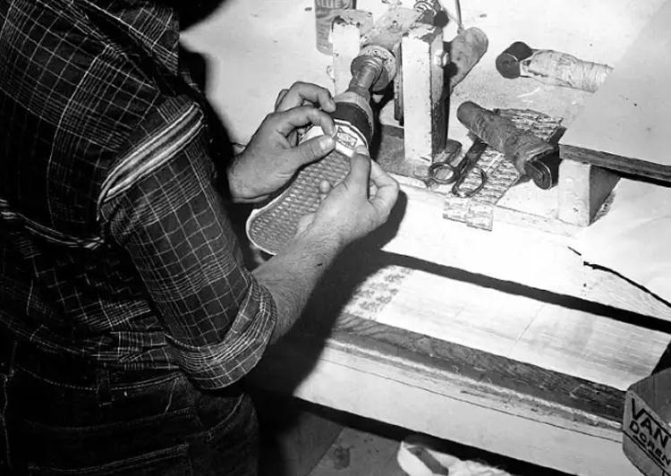 如何鉴定VANS鞋真伪,难道真的要扔一下试试?