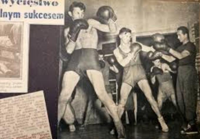 直面困苦，永不言弃！在首届奥斯威辛黑拳赛中夺冠的波兰拳王