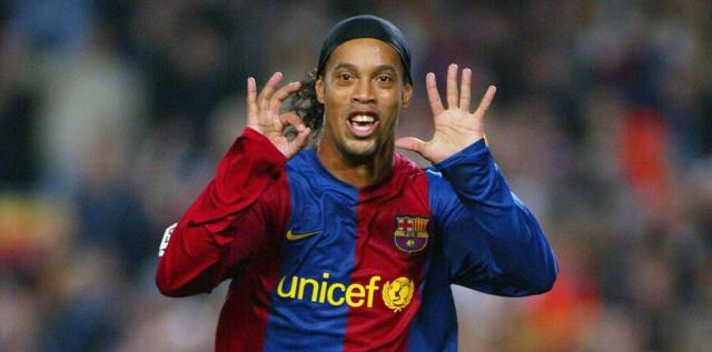 足球经典动作名字大全,十大足球巨星招牌动作