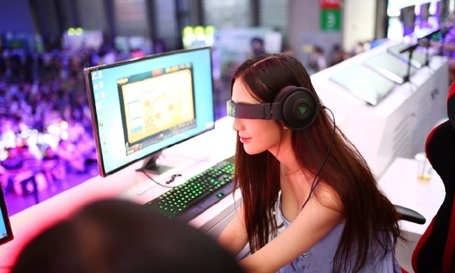 喜欢玩lol的女朋友,怎么追一个喜欢玩lol的女生