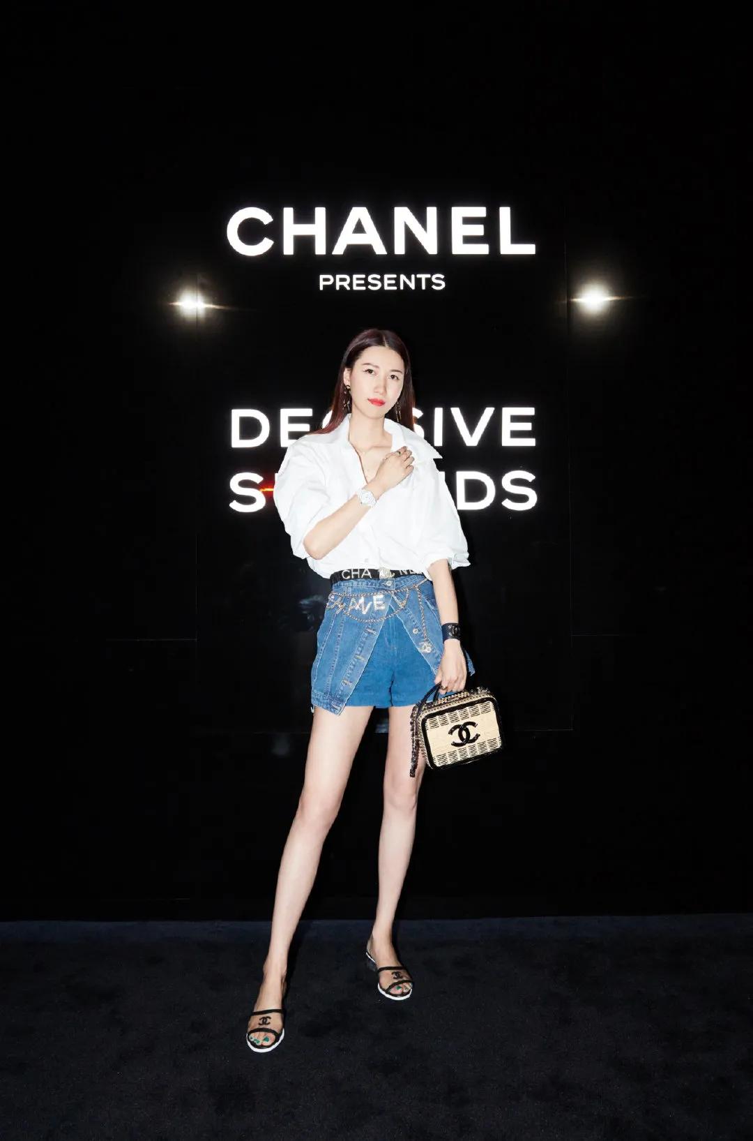 周雨彤的穿搭白衬衫,周雨彤刘雯钟楚曦