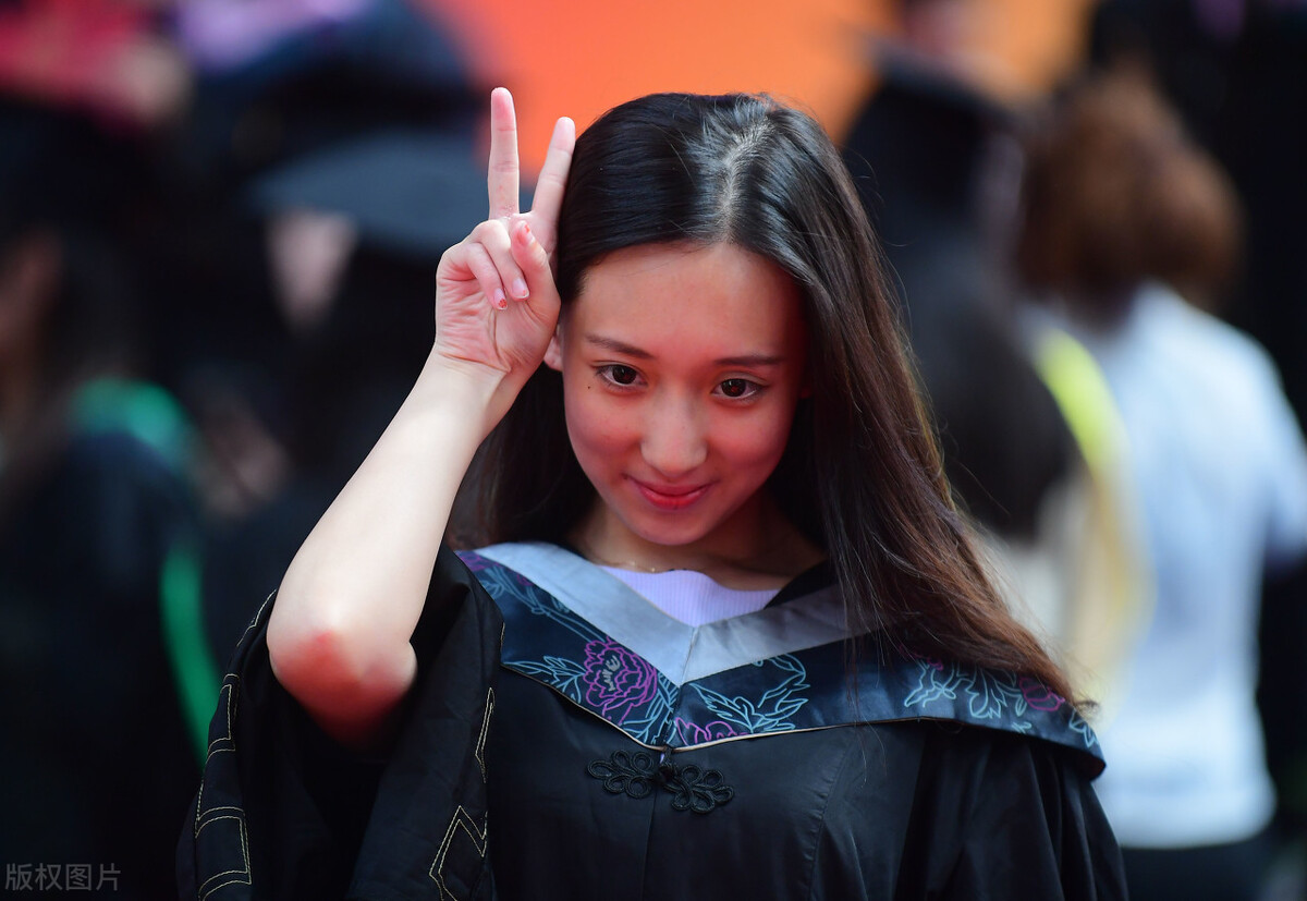 为什么英语医生和博士是一样的,怎么判断doctor是医生还是博士