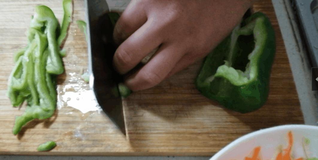 炒面不粘锅的技巧教你一招,做炒面酱油粘锅怎么办