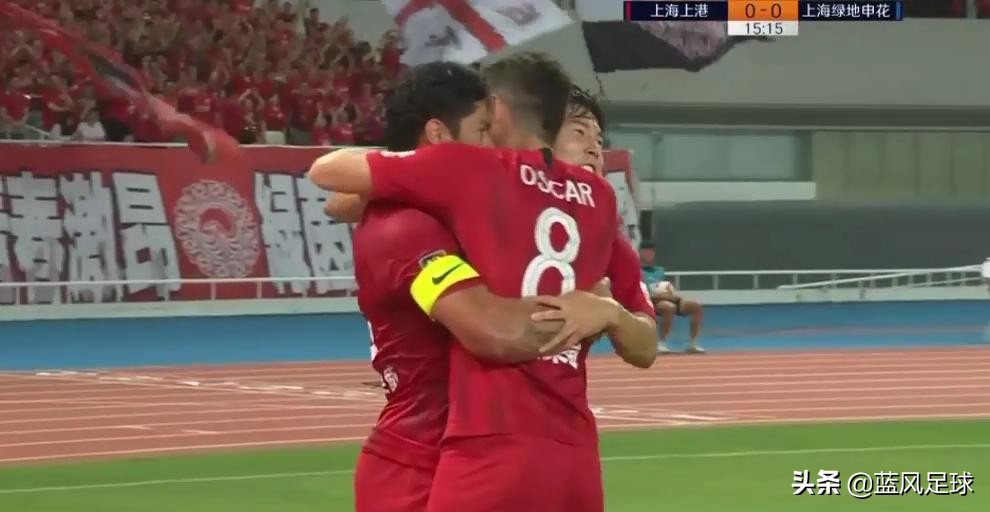 就这么不讲理！18岁新晋国脚遭无情碾压，连拉带拽也无法阻止进球