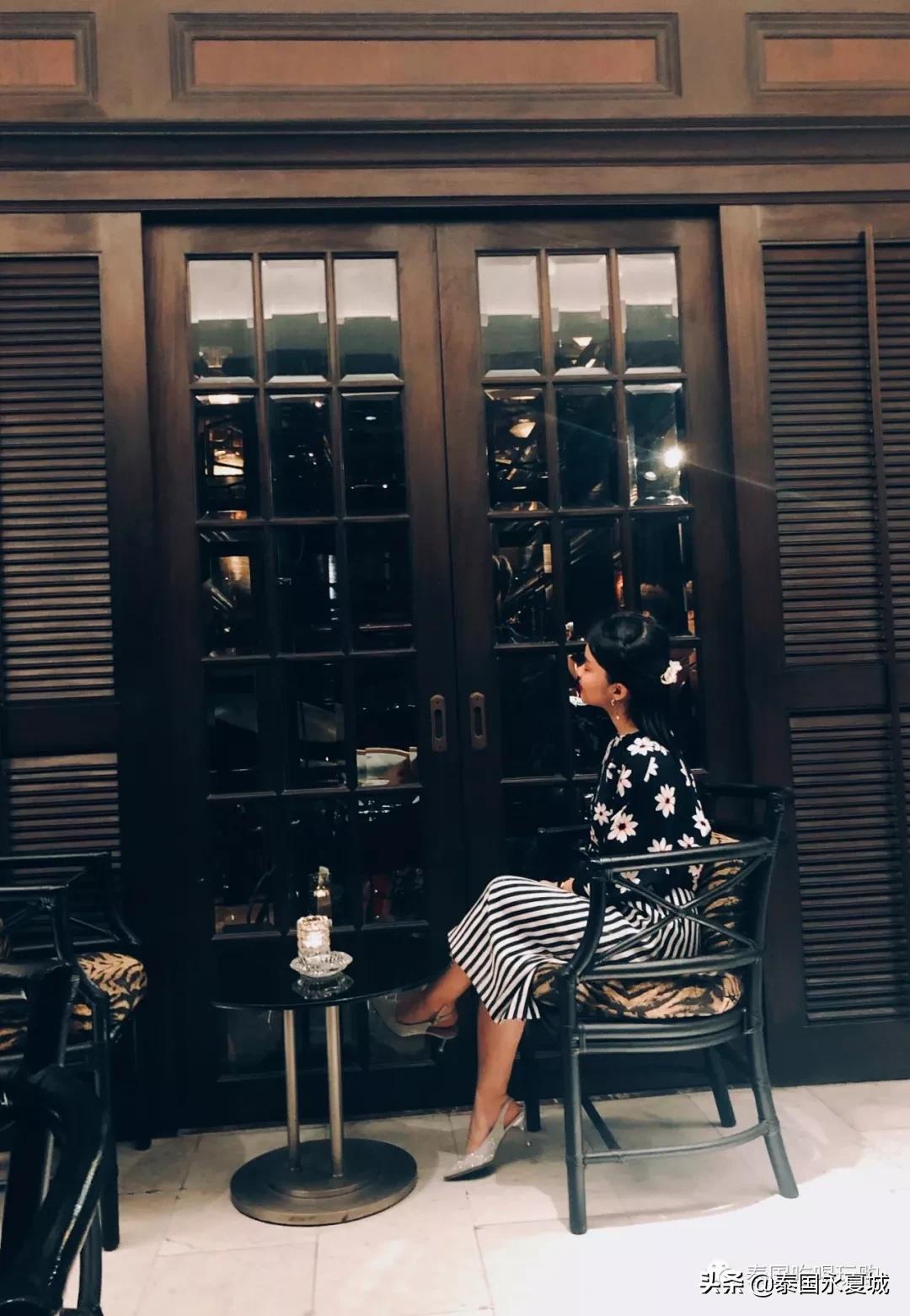 不愧是曼谷排名第一的酒吧!就连在门口排队等候都觉得幸福爆表