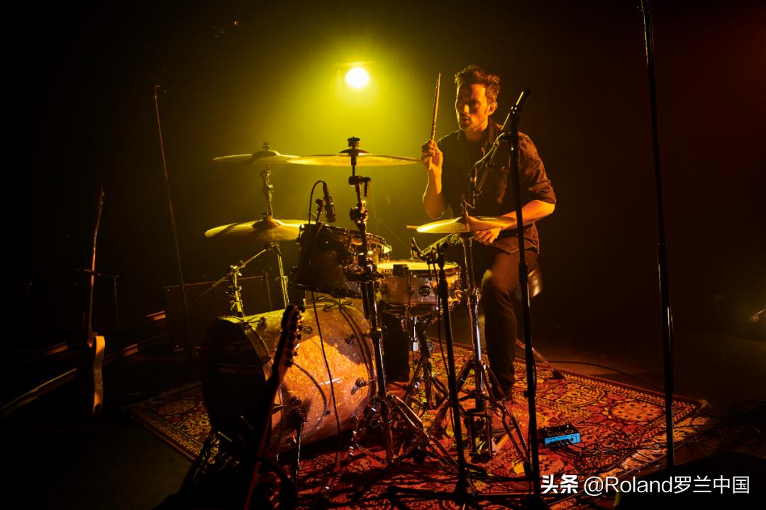 选电子鼓还是真鼓,选电吉他还是木吉他