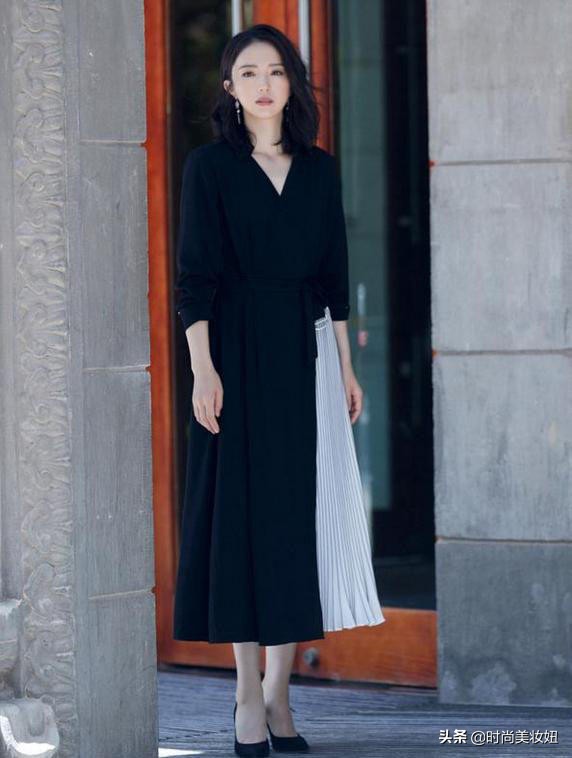 董璇穿黑白裙裙装清纯,董璇蓝色裙子穿搭