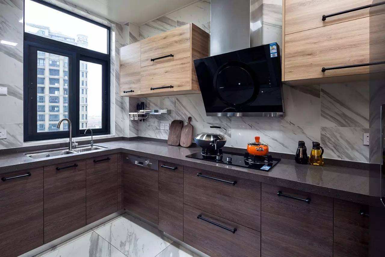 顶吸或侧吸的油烟机哪种好,侧吸和顶吸油烟机哪种好用